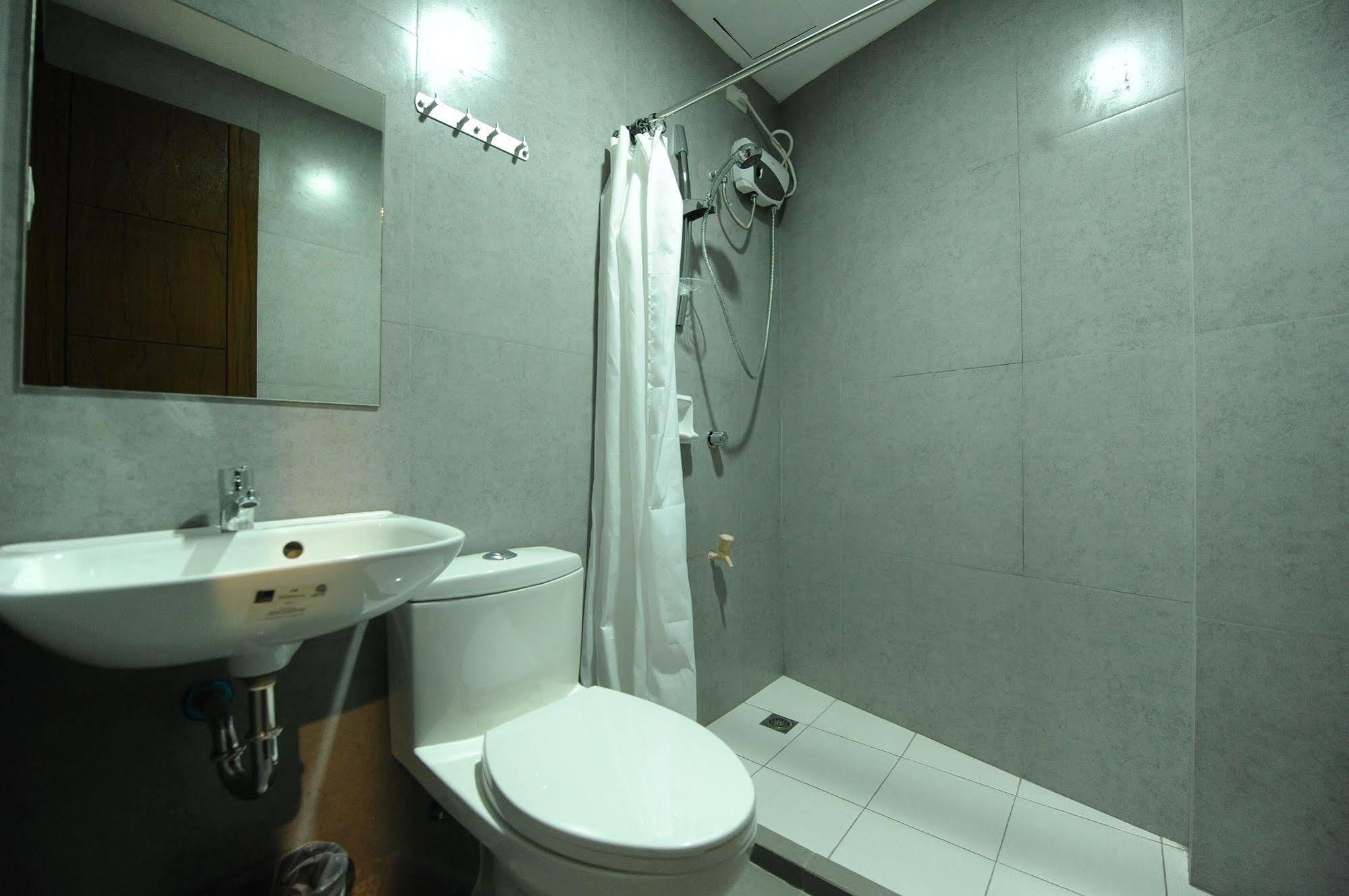 Urban Living Zen Hotel Davao Экстерьер фото