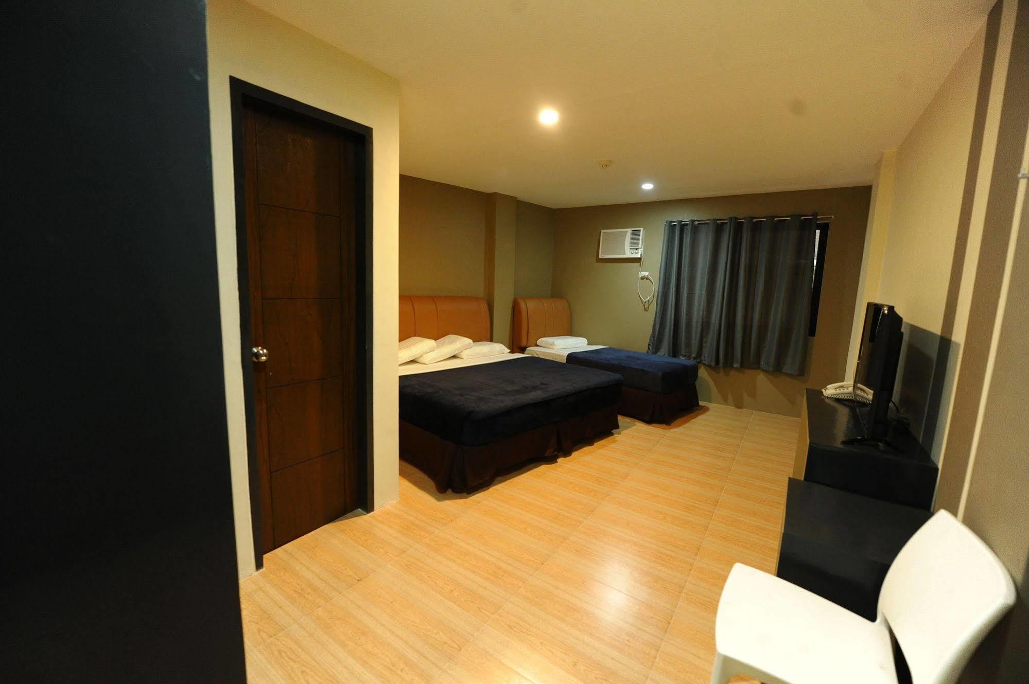 Urban Living Zen Hotel Davao Экстерьер фото
