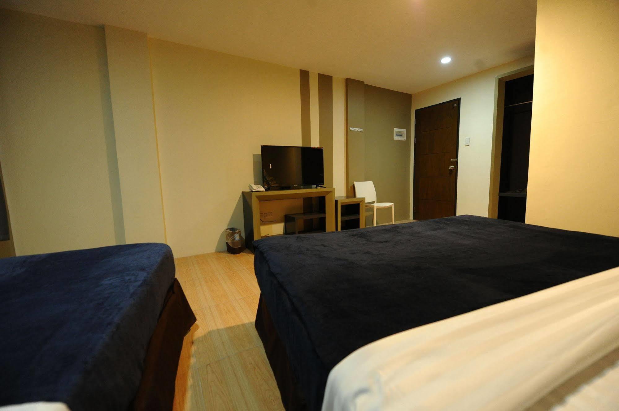 Urban Living Zen Hotel Davao Экстерьер фото