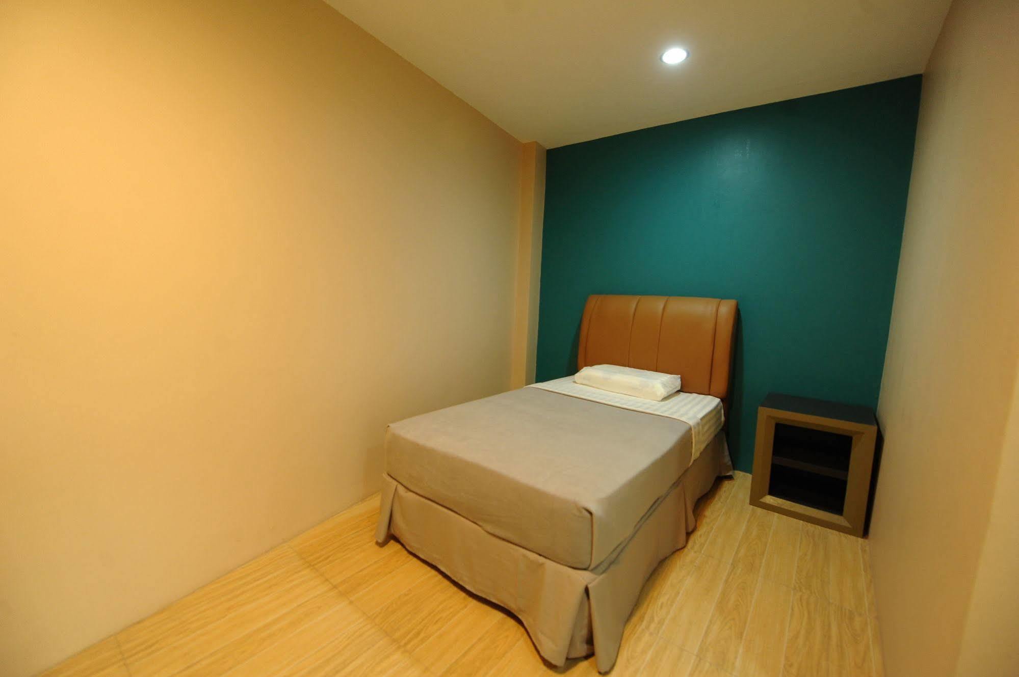 Urban Living Zen Hotel Davao Экстерьер фото