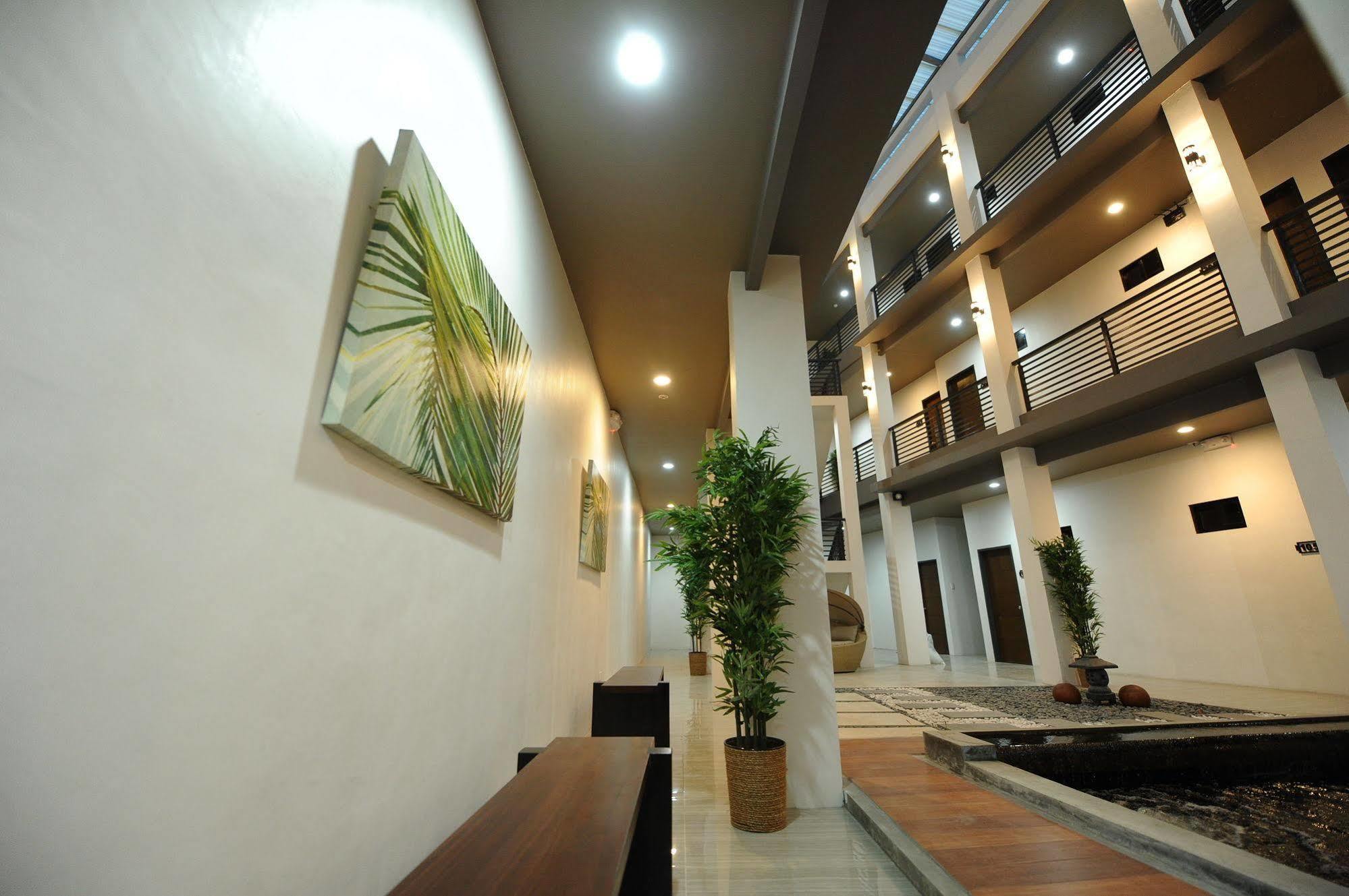 Urban Living Zen Hotel Davao Экстерьер фото