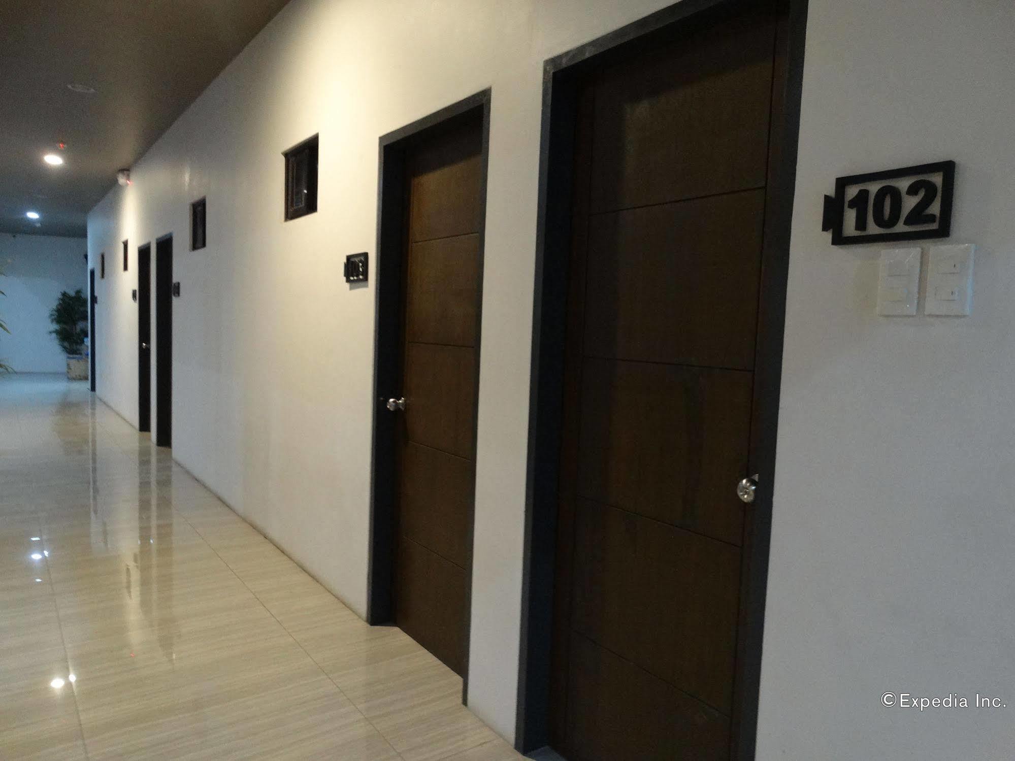 Urban Living Zen Hotel Davao Экстерьер фото